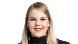 Alviina Alametsä, kasvokuva