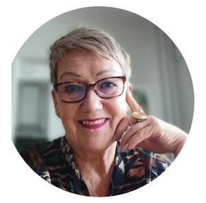 Mirja Erlund, kasvokuva, pyöreä ja tiivis rajaus