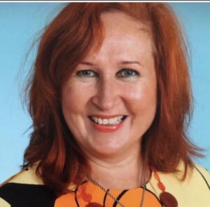 Marja-Leena Kasurinen, kasvokuva,hymyilevä