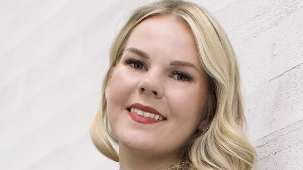 Alviina Alametsä, kasvokuva